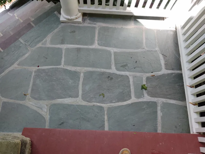 Step landing with Vienna stone.